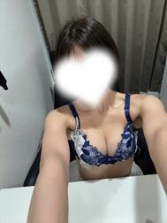 키스를 한다면 천천히 하고 싶나요? 아니면 흐름을 따르는 것을 선호하시나요?