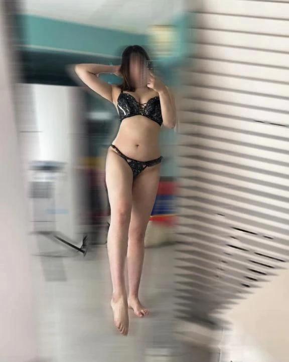 비밀 플레이에서 한 방울을 남기지 않고 짜내십시오.