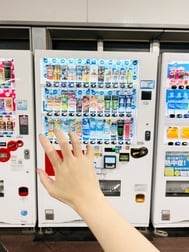 자판기들이 무리로‥