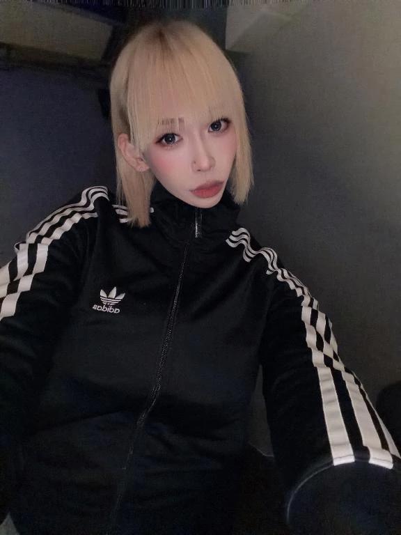"출근하면 테두리 묻어 줄래?"